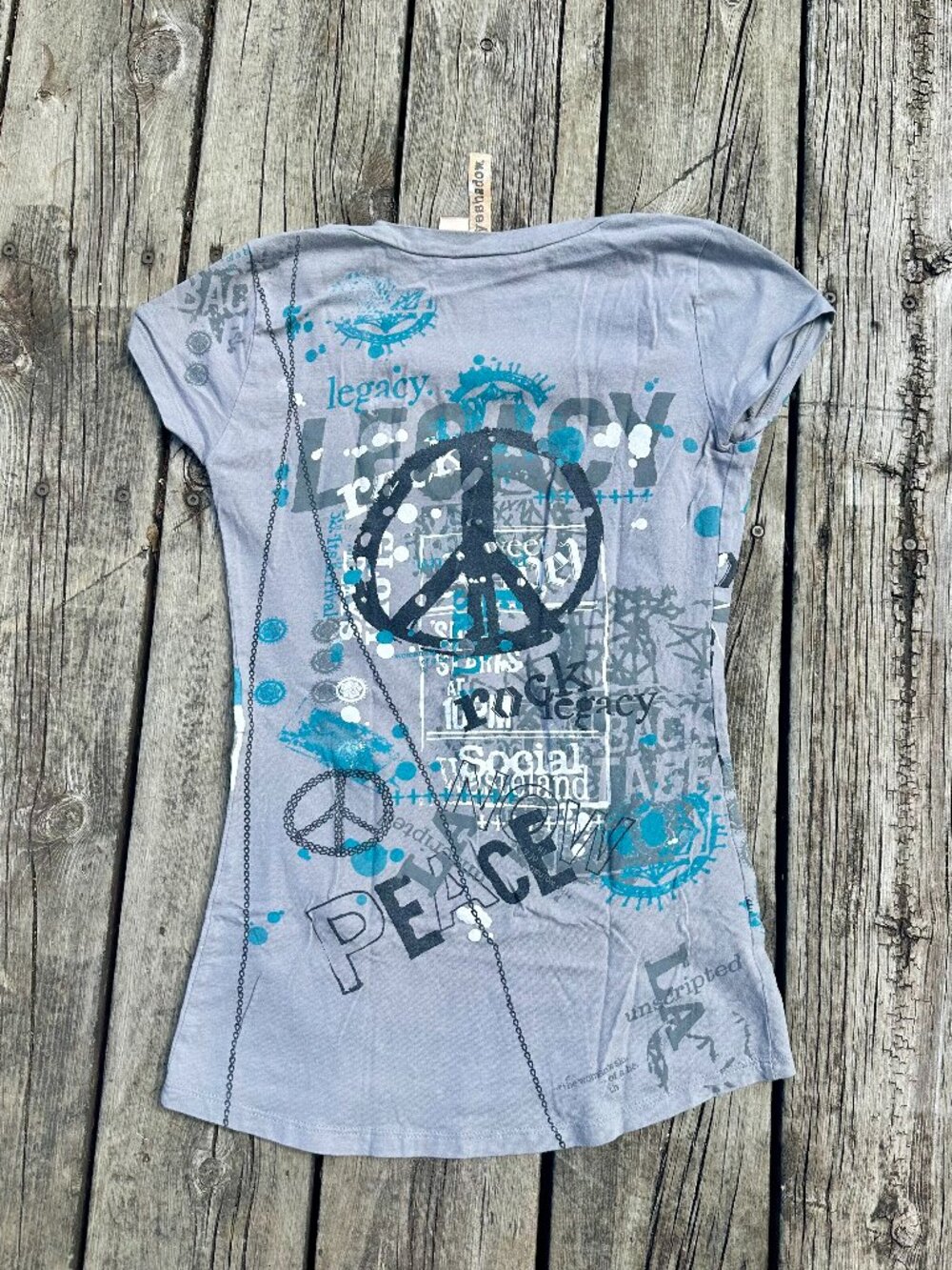 Graffitti Peace Shirt by Eyeshadow
